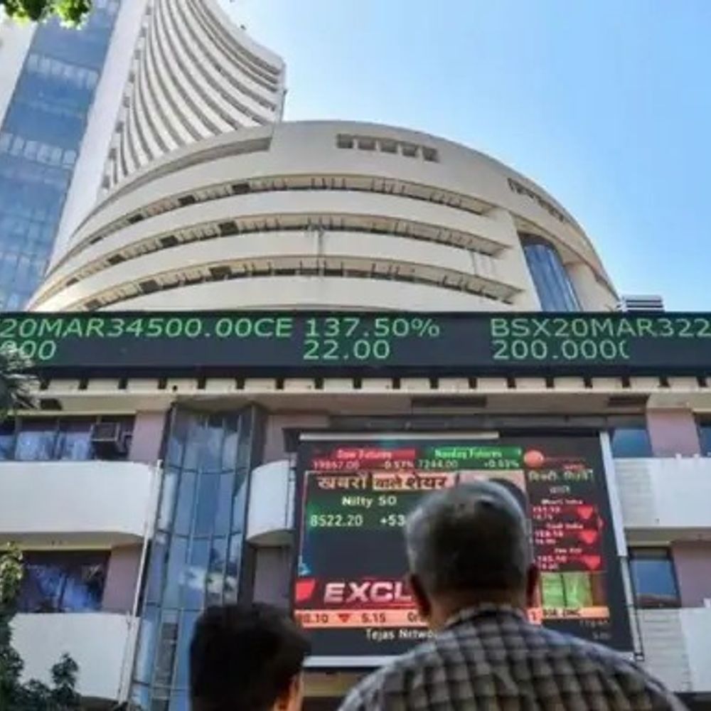 सेंसेक्स में 100 अंक से ज्यादा की गिरावट:85,250 पर कारोबार कर रहा, निफ्टी भी 30 अंक फिसला; बैंकिंग और मीडिया शेयर्स में बिकवाली