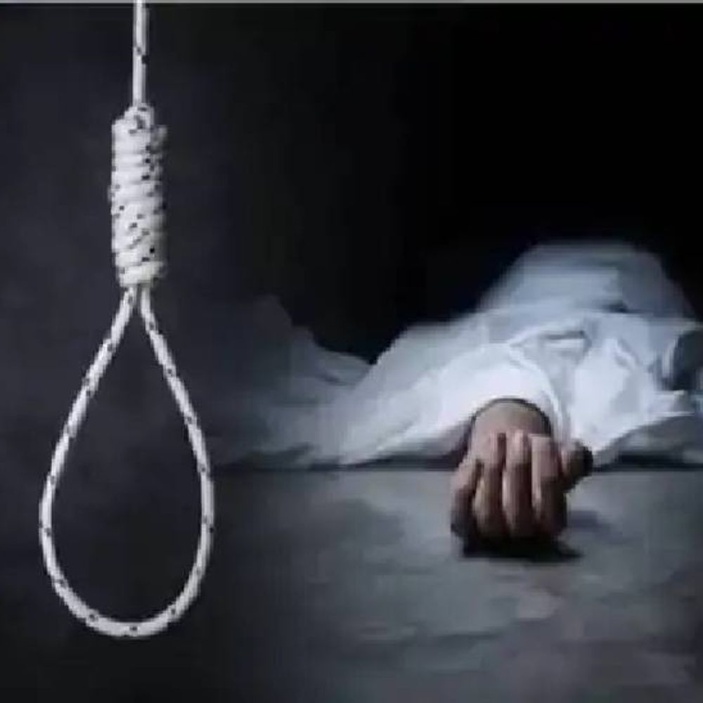 भोपाल में ठेकेदार ने ऑनलाइन गेम में ₹30 लाख गंवाए:घर में फांसी लगाकर दी जान; उधार लिए पैसे से खेल रहा था