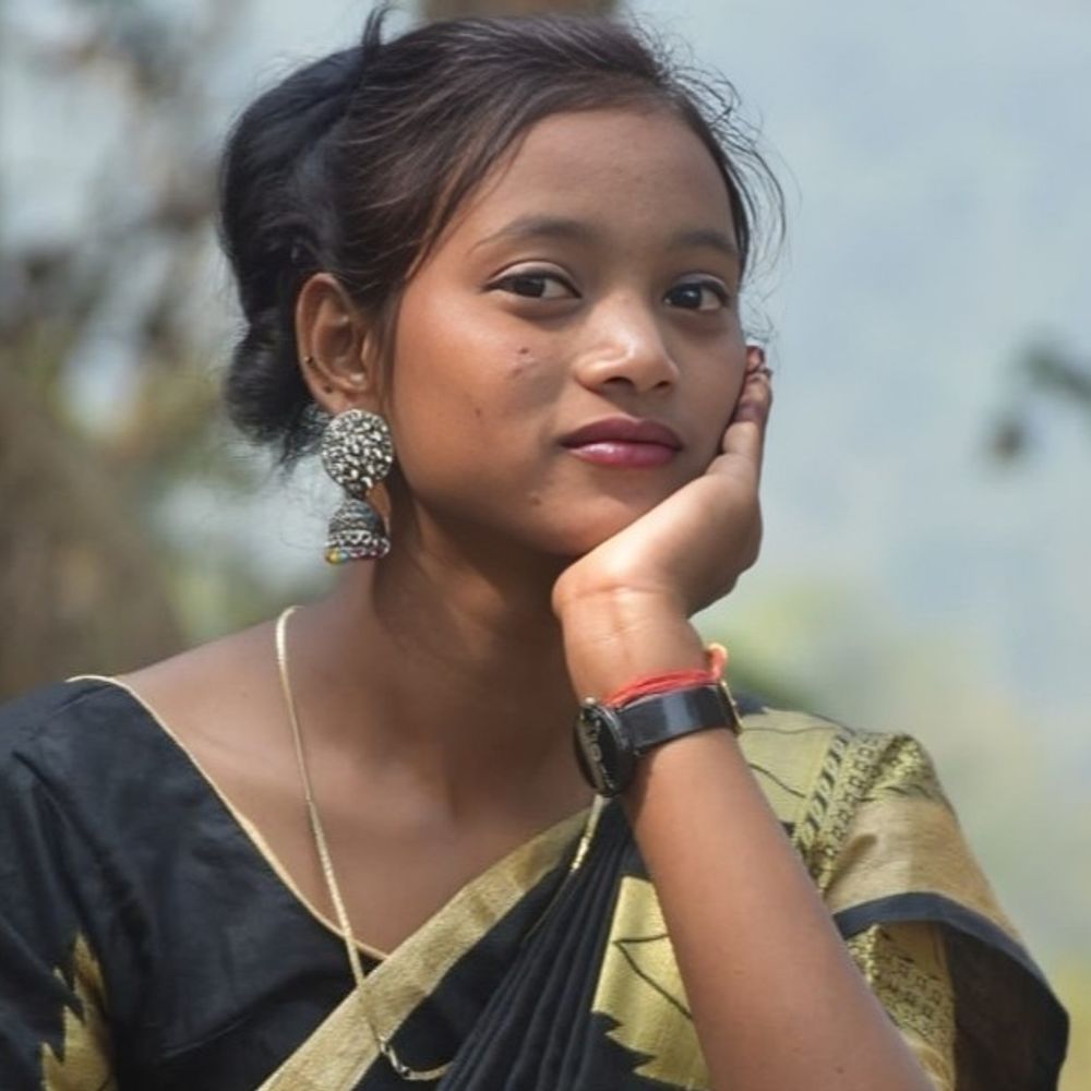 कमरे में फंदे से लटकी मिली छात्रा की लाश:पार्क जाने की बात कह नहीं गई थी स्कूल, दो सहेलियों के साथ रहती थी किराए के कमरे में