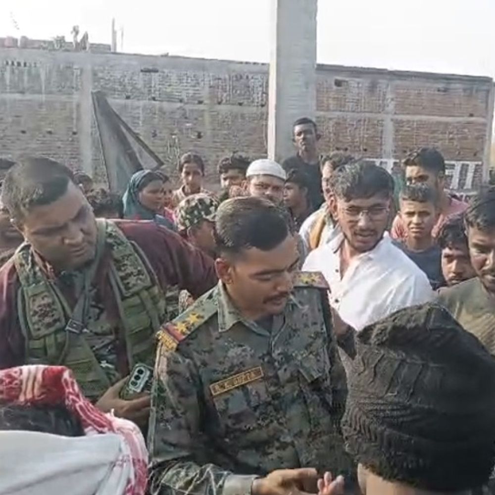 लातेहार हाइवा की चपेट में आने से युवक की मौत:परिजनों ने तीन घंटे सड़क किया रोड जाम, मुआवजा के आश्वासन के बाद जाम हटा