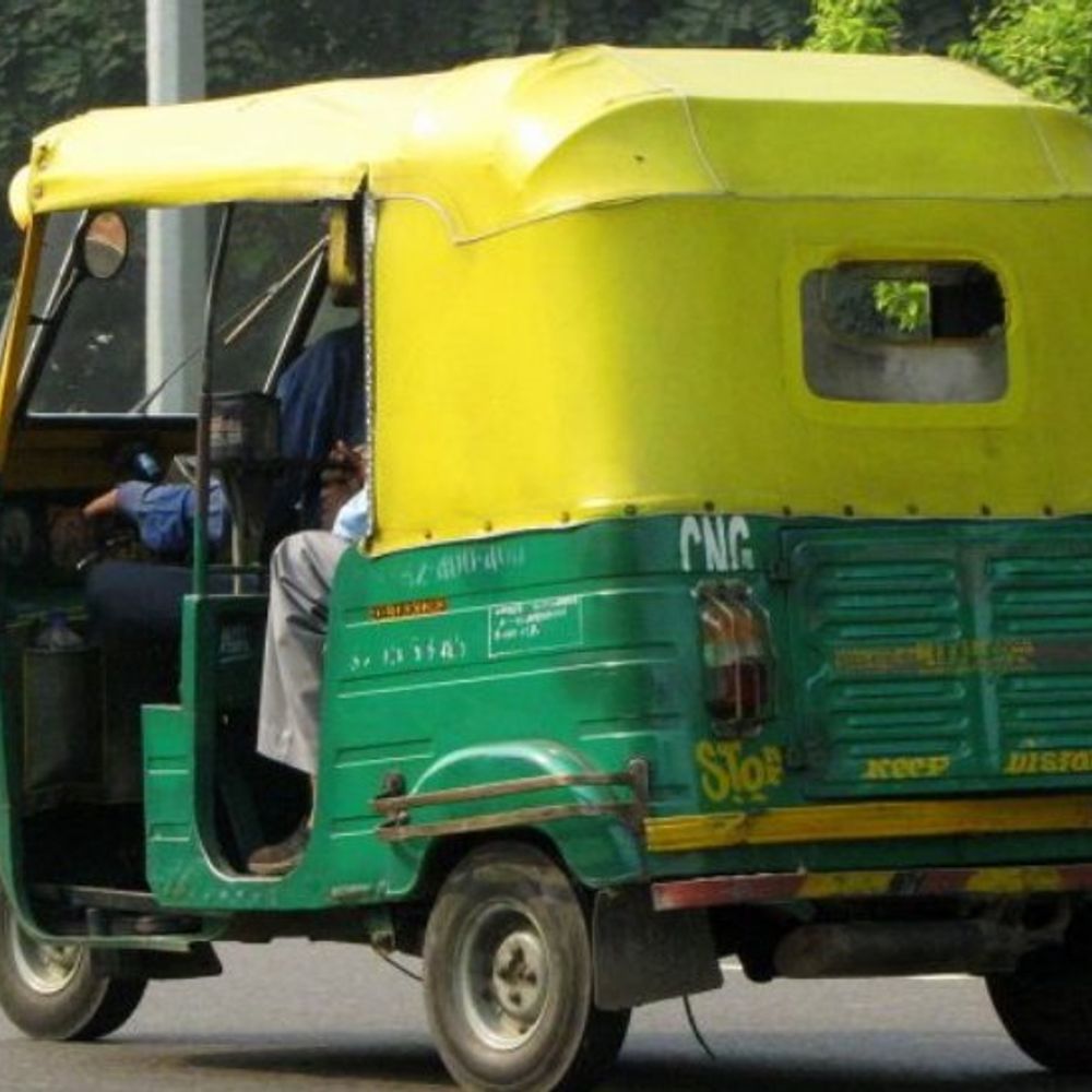 3 चौराहों पर ऑटो से 5 से 15 रुपए अधिक ले रहे शुल्क, पिस्कामोड़ पर अवैध वसूली