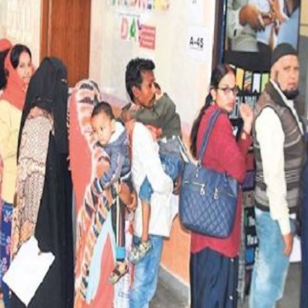 ठंड बढ़ते ही अस्पतालों में बढ़े मरीज:रिम्स व सदर के मेडिसिन-पीडियाट्रिक ओपीडी पहुंच रहे हर 4 में से एक सर्दी-खांसी के मरीज