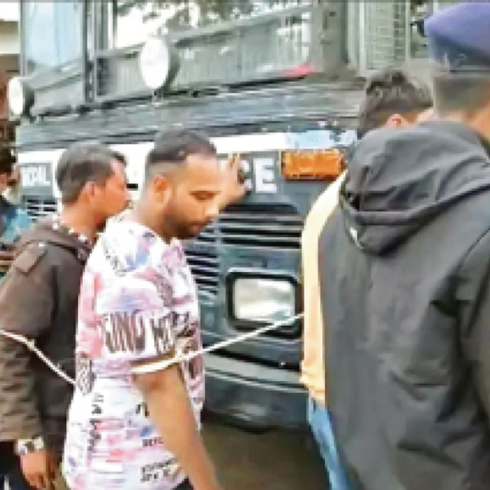 कुख्यात बदमाशों सहित 32 गिरफ्तार:ईरानी डेरे में देशभर के वारंटियों का डेरा, पुलिस ने दबिश दी; महिलाओं का पथराव