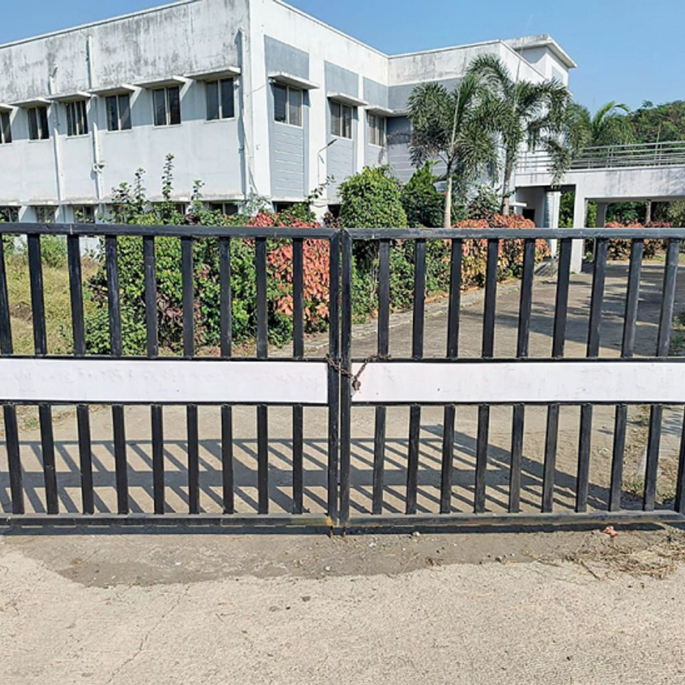 2020 से रेशम केंद्र में धूल खा रहे उपकरण:1.25 करोड़ का प्रशिक्षण केंद्र बनाया, 5 साल में एक भी किसान को ट्रेनिंग नहीं