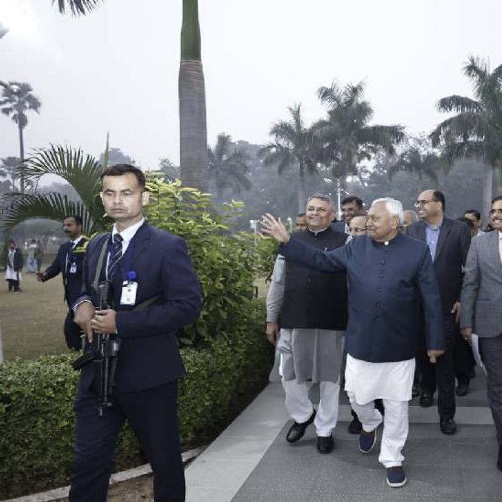 सीएम ने राजधानी जलाशय में पक्षियों को देखा:अफसरों से कहा-जलाशय पहुंचे प्रवासी पक्षियों के भोजन का इंतजाम करें