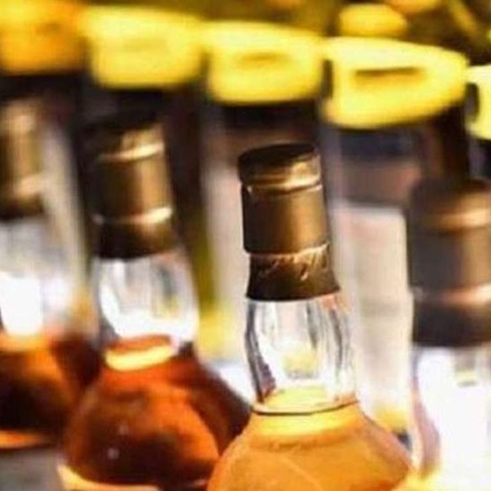 जेल से छूटने के बाद दोबारा खोली शराब की फैक्ट्री, सील कर माफिया की तलाश जारी