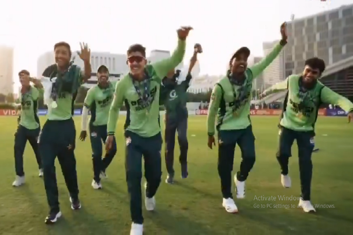 भारत को फ़ाइनल हराने के बाद अक्षय खन्ना की तरह ‘धुरंधर’ के गाने पर नाची पाकिस्तानी टीम, Video हुआ वायरल