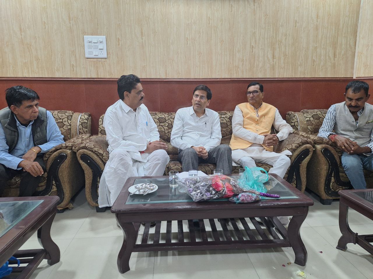 Nagaur patrika news…पशु मेले से खरीदकर ले जाने वाले पशुपालकों-किसानेां को परेशान किया तो फिर कार्रवाई होगीपशुओं पर कड़ी कार्रवाई की चेतावनी…VIDEO