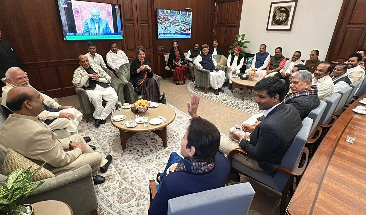 CPIM को रास नहीं आया मोदी के साथ प्रियंका गांधी का चाय पार्टी में शामिल होना, जॉन ब्रिटास बोले- गलत संदेश गया