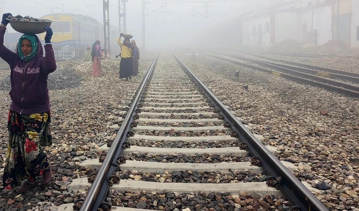 Madhya Pradesh: पटरियों पर रील बनाते वक्त यात्री ट्रेन की चपेट में आकर दो लड़कों की मौत