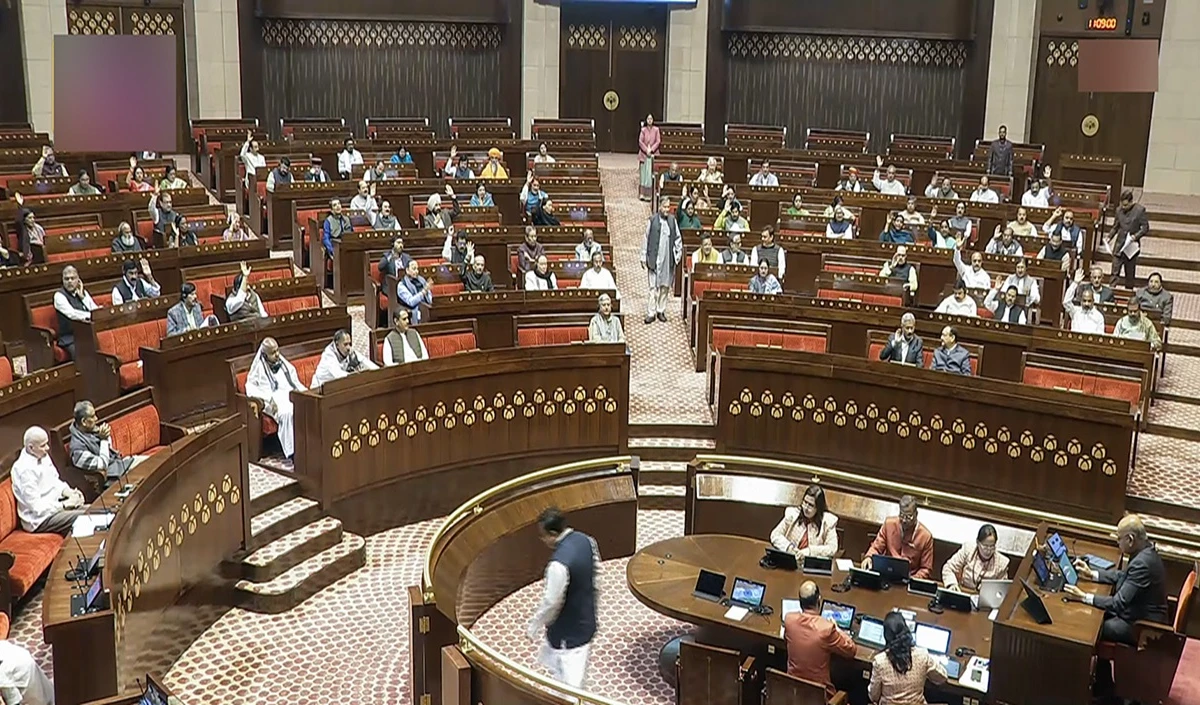 Sansad Diary: लोकसभा में सुचारू रही प्रश्नकाल की कार्यवाही, राज्यसभा में ‘लोकभवन’ पर हंगामा