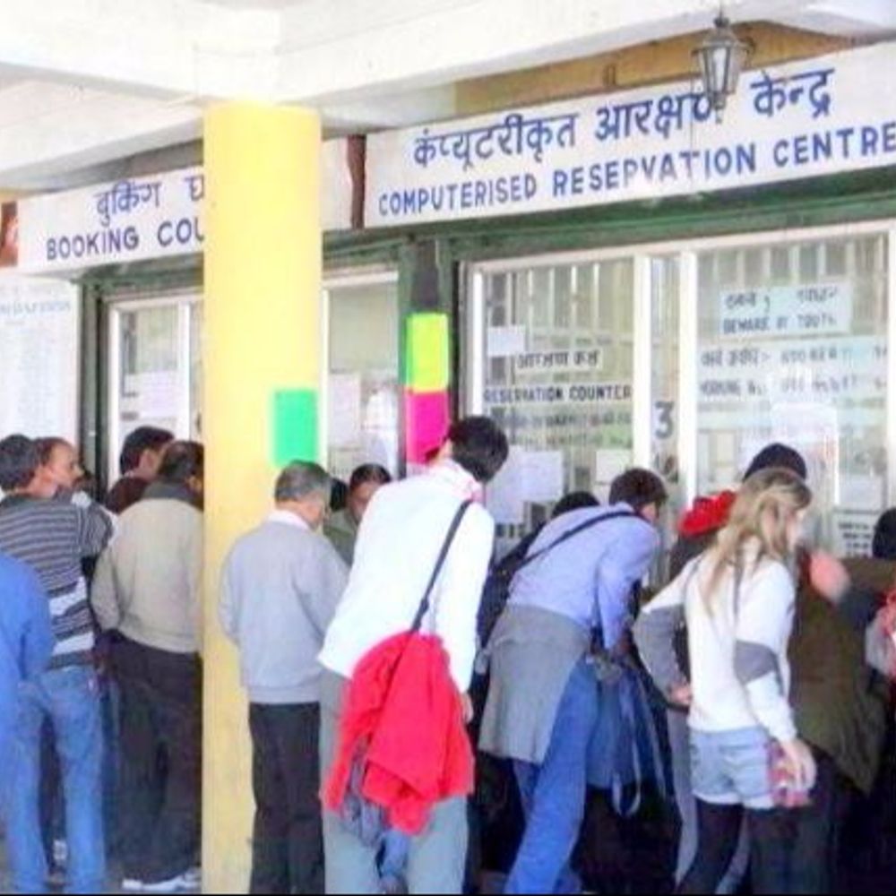 तत्काल विंडो टिकट के लिए अब OTP जरूरी:कुछ दिनों में पूरे देश में लागू होगा सिस्टम, काउंटर बुकिंग को सुरक्षित बनाने के लिए रेलवे का फैसला