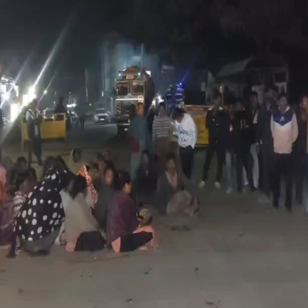 सरगुजा में 2 समुदाय के बीच मारपीट, हाईवे में चक्काजाम:FIR दर्ज नहीं करने पर भड़का उरांव समाज; रात 12 बजे तक धरने पर बैठे