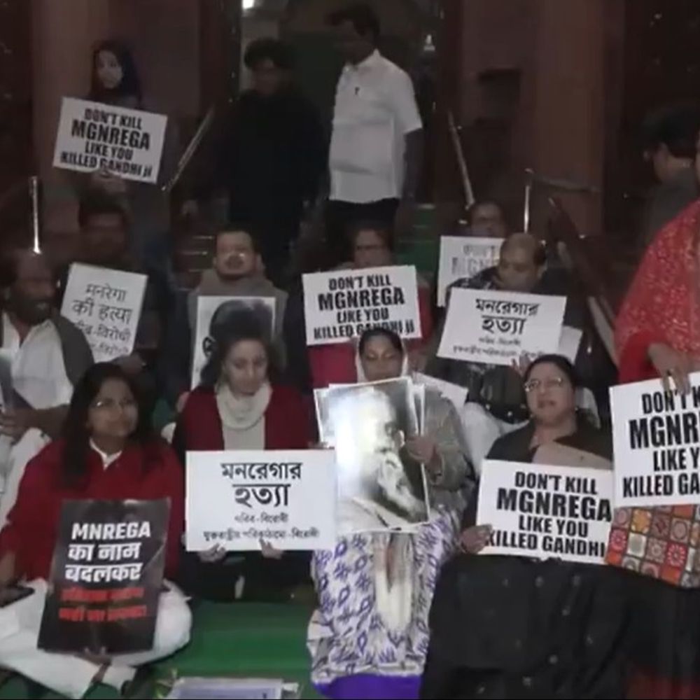 राज्यसभा में VB-G RAM G बिल पास:संसद में TMC सांसदों का धरना, कहा- यह बिल महात्मा गांधी का अपमान, किसानों-गरीबों के खिलाफ है