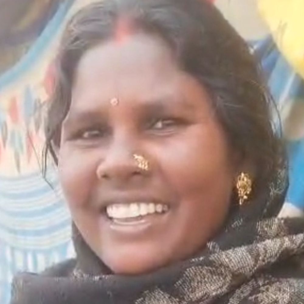 औरंगाबाद में आंचल में शराब लिए महिला का वीडियो वायरल:कारोबार में शामिल होने का शक, एक बार फिर शराबबंदी की जमीनी हकीकत पर सवाल