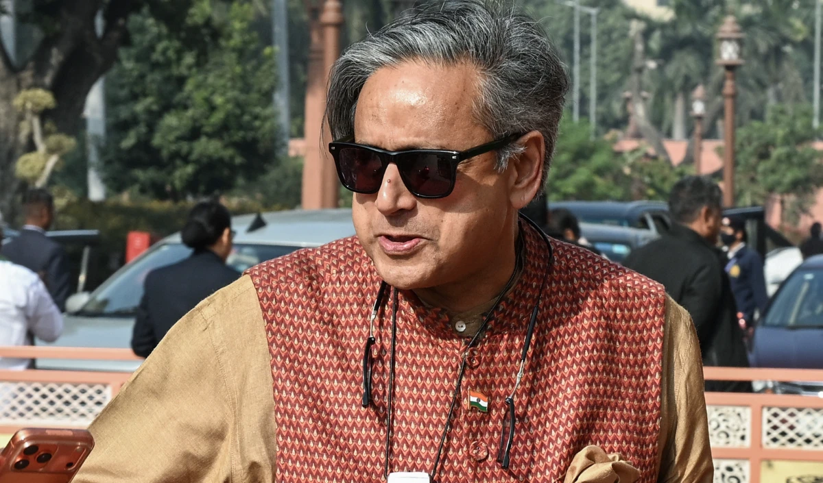 Bangladesh में हिंसा पर Shashi Tharoor मुखर, बोले- ‘पत्रकारों पर हमला अभिव्यक्ति की आज़ादी पर हमला है’