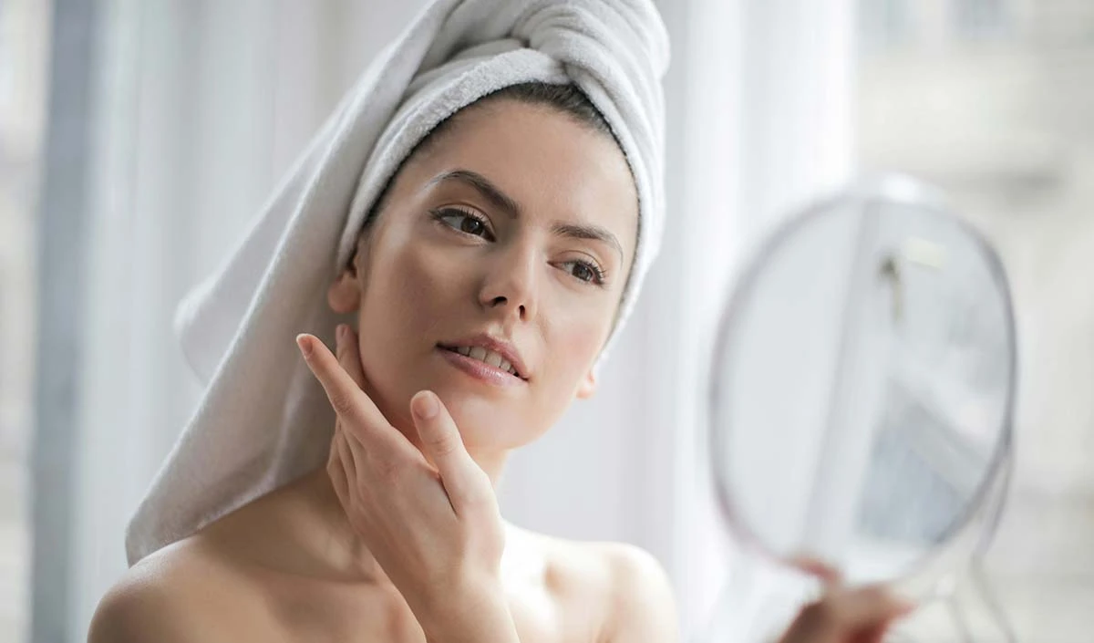 Skin Care: ग्लोइंग स्किन का सीक्रेट खुल गया, सोने से पहले करो बस ये एक काम