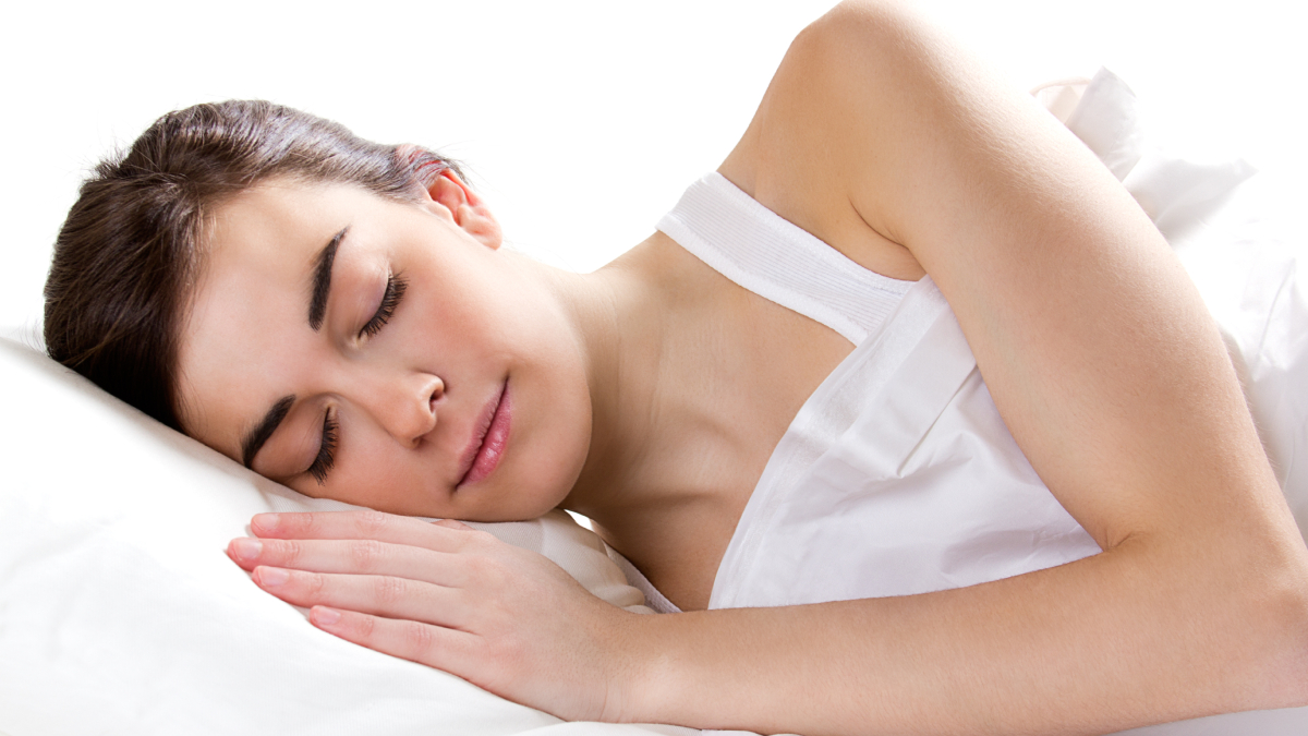 किस करवट सोना चाहिए, दाएं या बाएं? आयुर्वेद में बेहद खास मानी गई है सोने की ये पोजीशन, ये हैं फायदे