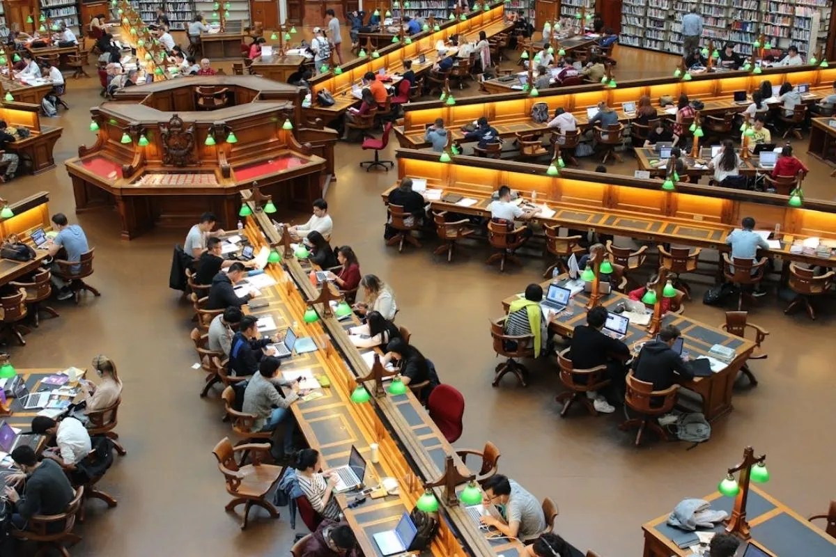 विदेश में पढ़ाई बन रहा ब्रेन ड्रेन! एक विदेशी स्टूडेंट्स के मुकाबले 28 भारतीय स्टूडेंट्स जा रहे बाहर, यह राज्य सबसे आगे