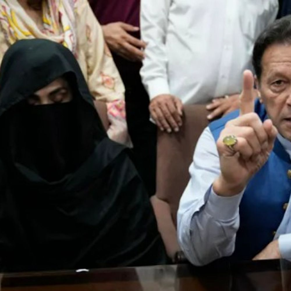 तोशाखाना केस- इमरान, बुशरा बीबी को 17-17 साल की सजा:₹16.40 करोड़ का जुर्माना भी लगाया; पूर्व पाकिस्तान पीएम 28 महीने से जेल में हैं