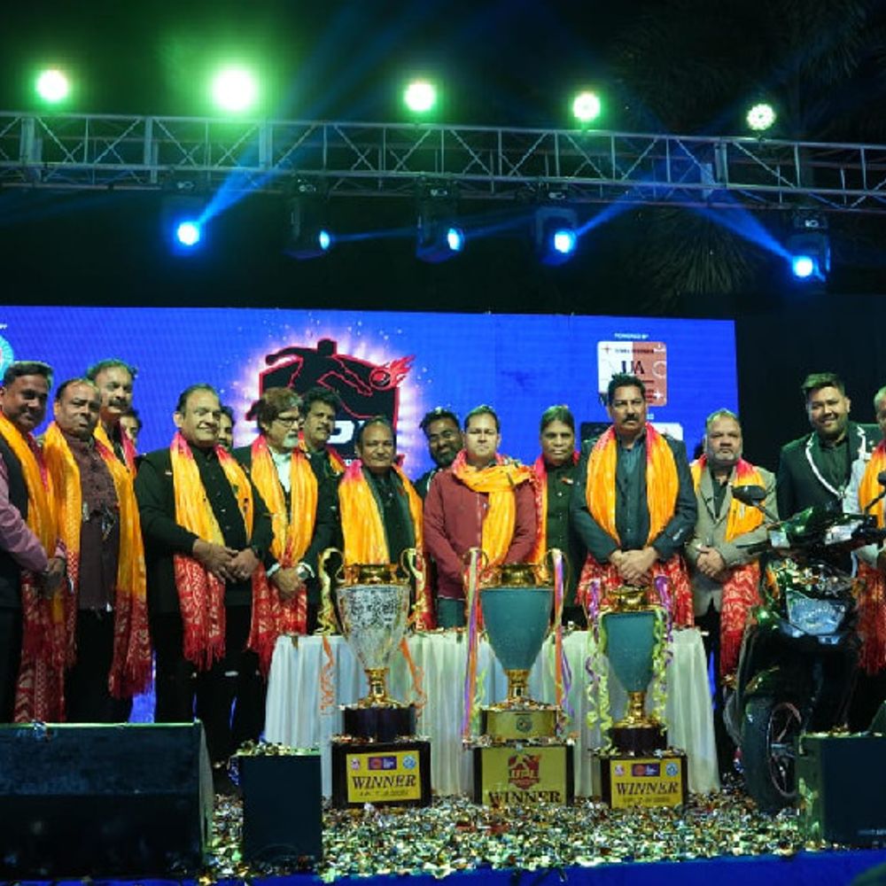 जयपुर में क्रिकेट-लीग से पहले हुई मॉ़डल्स की रैंप वॉक:यूपीएल अंडरआर्म प्रीमियर लीग का आगाज, फैशन शो में दिखा खेल और ग्लैमर का संगम