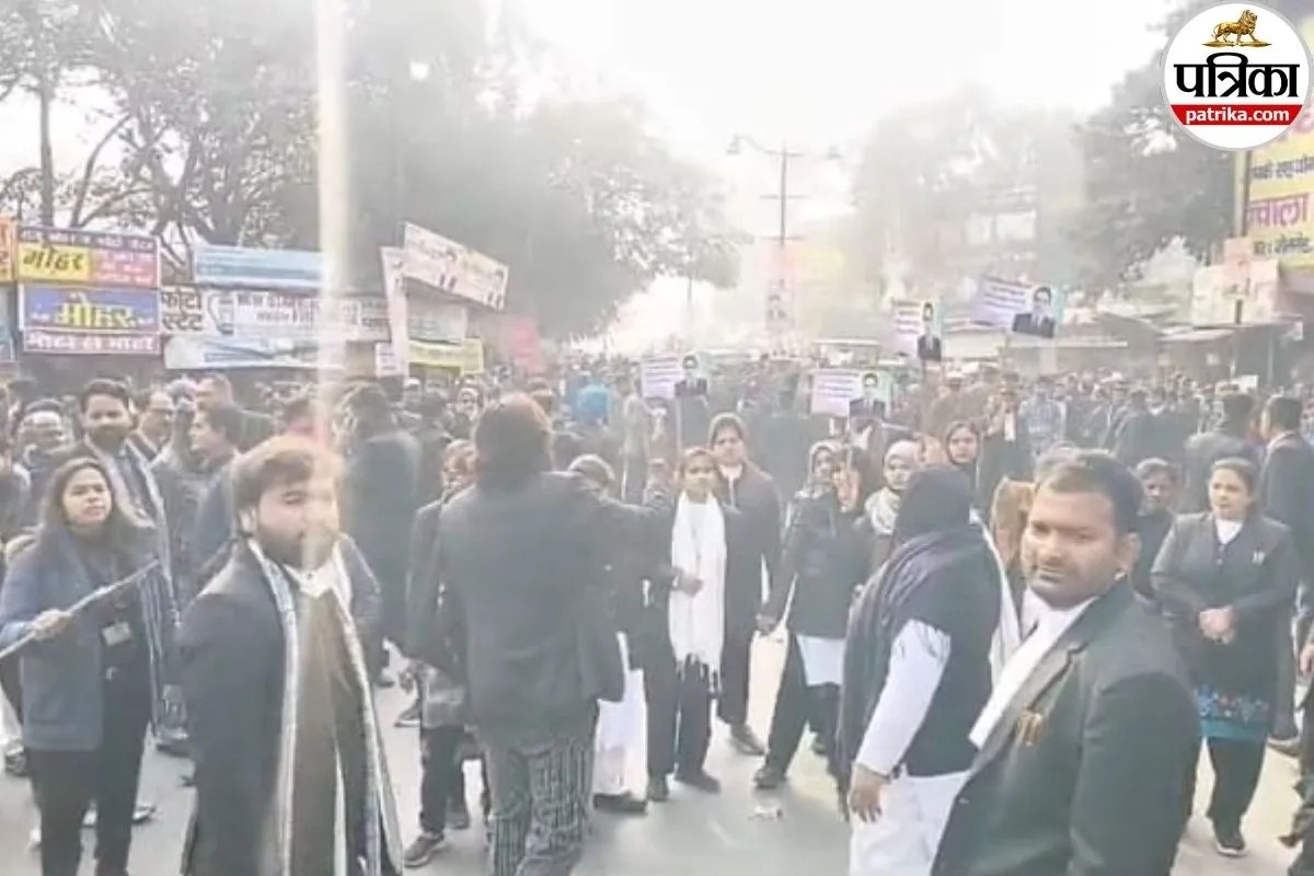 महजबीन हत्याकांड: आरोपियों की गिरफ्तारी न होने पर अधिवक्ताओं ने किया प्रदर्शन, सड़क जाम, भूख हड़ताल जारी