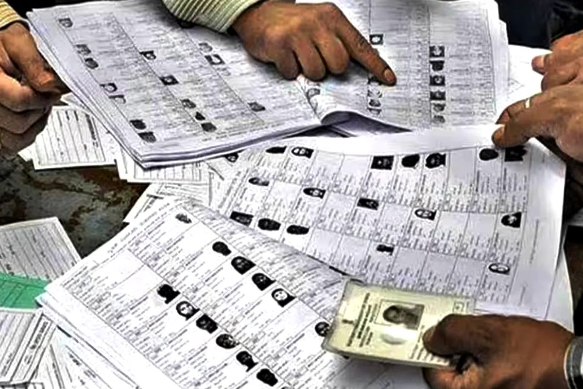 SIR : एमपी में वोटर लिस्ट से कट सकते हैं 41 लाख नाम, आज आ रही प्रारंभिक सूची
