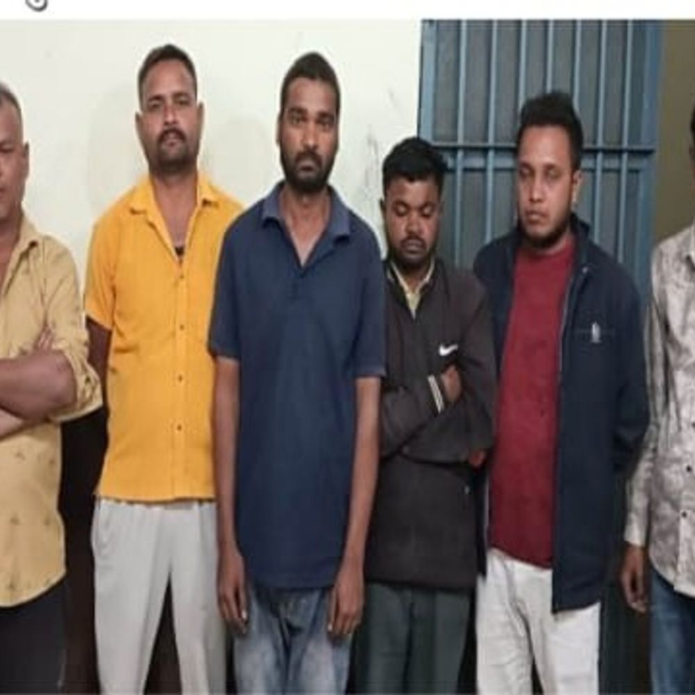 दुर्ग में जुआं खेलते 8 आरोपी गिरफ्तार:खेत में पैसों का दांव लगाकार खेल रहे थे काट पत्ती जुआं; घेराबंदी कर पकड़ा