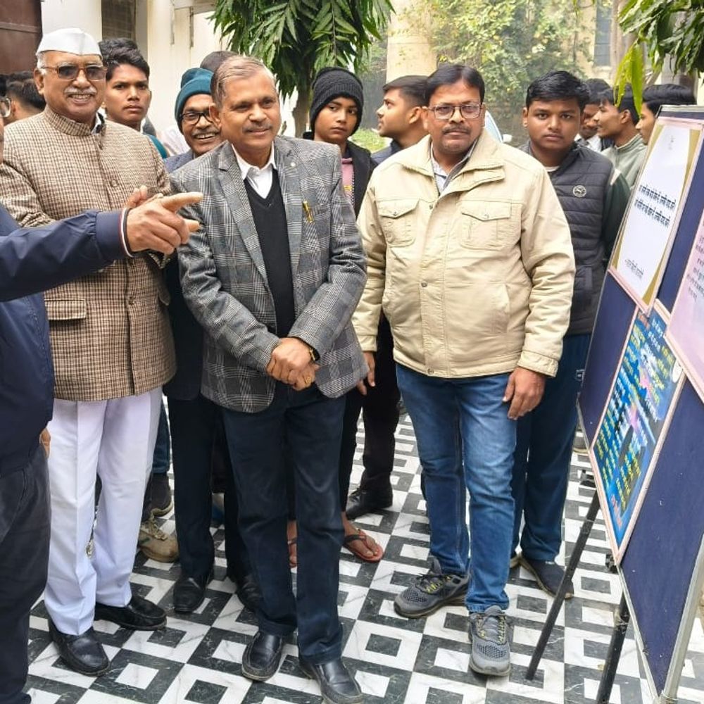 अटल बिहारी वाजपेई की जन्म शताब्दी पर अभिलेख प्रदर्शनी:दुर्लभ तस्वीरें और कविताएं प्रदर्शित,जीवन से जुड़े अनछुए पहलू सामने आए