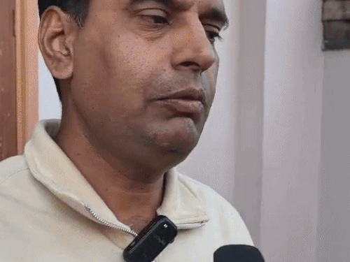 KBC में खेले सचिन को अमिताभ ने हाथ पकड़कर बैठाया:कहा-ये जिंदगी भर नहीं भूलूंगा, प्रश्नों से नहीं डरे, माहौल से होती है घबराहट