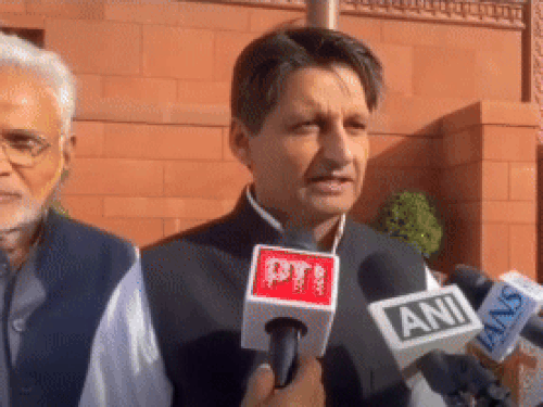 रोहतक सांसद दीपेंद्र हुड्डा ने भाजपा पर कसा तंज:बोले: बीजेपी की कार्यशैली, काम किसी का, नाम किसी का, ताजमहल भी अपना बता दें