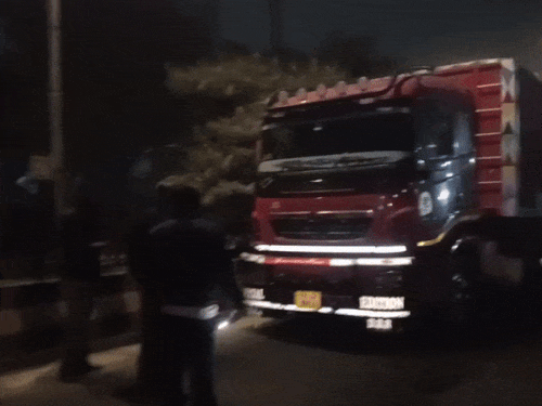 जालंधर DAV के पास एक्सीडेंट:खड़े ट्रक के पीछे टकराई कार, डिलीवरी बॉय भी चपेट में आया; दो लोग घायल, अस्पताल भर्ती