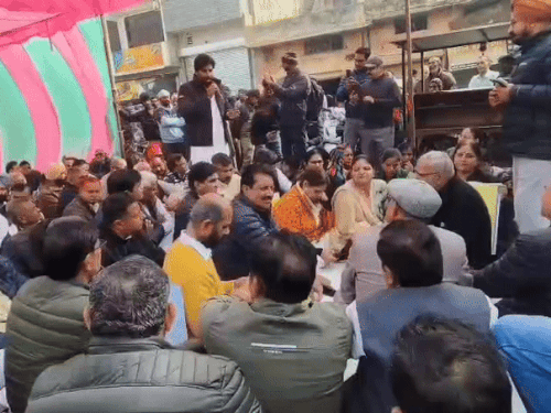 यमुनानगर में कांग्रेस का जोरदार प्रदर्शन:मनरेगा नाम बदलने के विरोध में सड़कों पर उतरी पार्टी, जगाधरी में धरना देकर की नारेबाजी