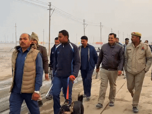 माघ मेला में बम स्क्वॉड और डॉग स्क्वॉड तैनात:मेले में हर जगह हो रही चेकिंग, दिल्ली ब्लास्ट के बाद मेला को लेकर बढ़ी सतर्कता
