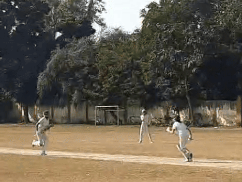 बालिकाओं की क्रिकेट सीरीज:सीएबी इंटर कॉलेज में 30 ओवर के मुकाबले, भविष्य की खिलाड़ी मैदान में उतरीं