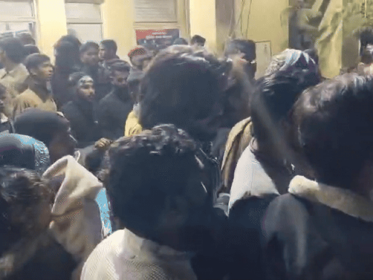 उदयपुर में युवक पर चाकू से जानलेवा हमला:बचाने आए युवक पर भी किया अटैक, बस में सफर के दौरान हुई थी कहासुनी