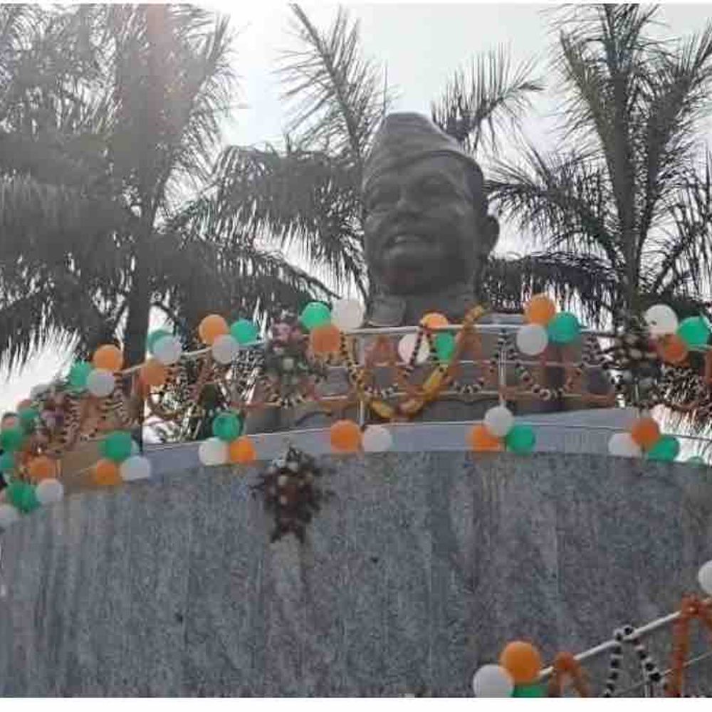 मोतिहारी में सुभाष चंद्र बोस की प्रतिमा का अनावरण:पूर्व केंद्रीय मंत्री राधामोहन सिंह ने किया इनॉगरेशन, 12 फुट ऊंची है ब्रॉन्ज से बनी मूर्ति