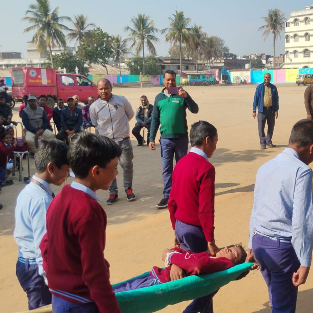 बांका में भूकंप सुरक्षा पखवाड़ा:पॉलिटेक्निक और स्कूल में मॉक ड्रिल, “झुको-ढको-पकड़ो” अभ्यास, अग्निशमन और मेडिकल टीम मौजूद