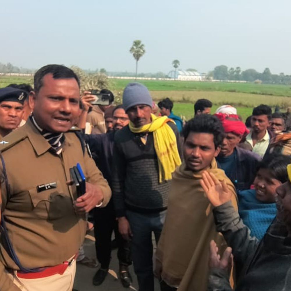 मखदुमपुर में डॉक्टर की लापरवाही से महिला की मौत:डिलीवरी ऑपरेशन के बाद बिगड़ी हालत, गया रेफर के दौरान गई जान, ग्रामीणों ने की सड़क जाम