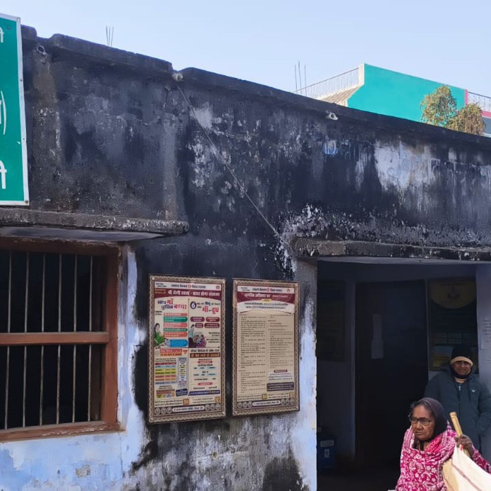 आंती में जर्जर हालत में अतिरिक्त स्वास्थ्य केंद्र भवन:मरीज-स्वास्थ्यकर्मियों की जान को खतरा, नहीं मिल रहा बेहतर इलाज