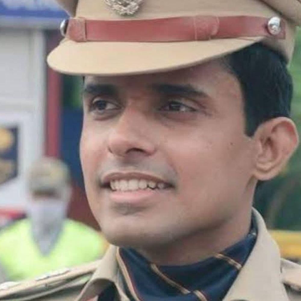 गोपालगंज के एसपी अवधेश दीक्षित का तबादला:विनय तिवारी बने नए एसपी, 2015 बैच के है आईपीएस अधिकारी