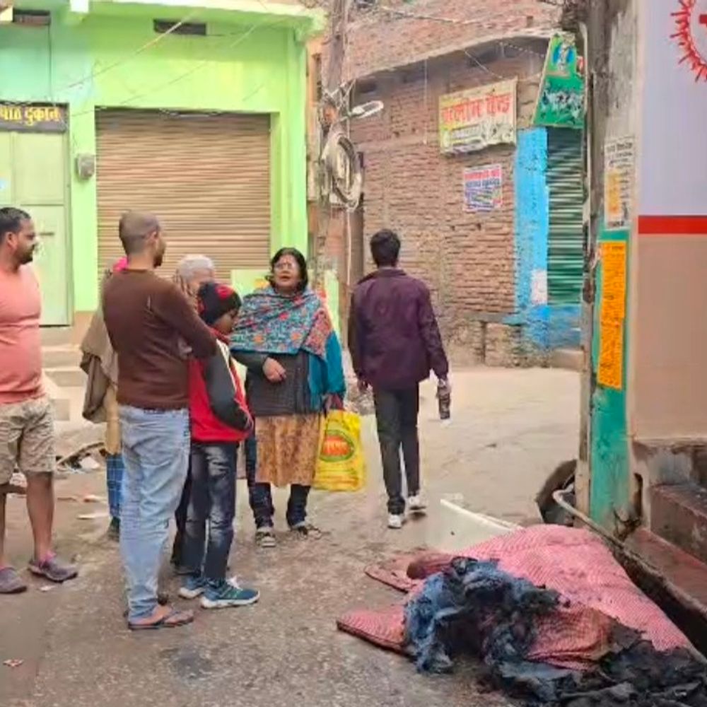 शेखपुरा में गैस कटर से ज्वेलरी शॉप तोड़ने की कोशिश:आग-धुआं से बची दुकान, कमिश्नरी बाजार में हाईटेक चोरी का प्रयास, चोर फरार