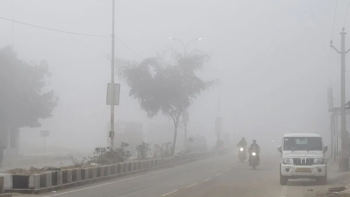 जैसाण फॉग मोड में, कोहरे ने थामी जन जीवन की रफ्तार,  हेडलाइट्स के सहारे चली ड्राइविंग