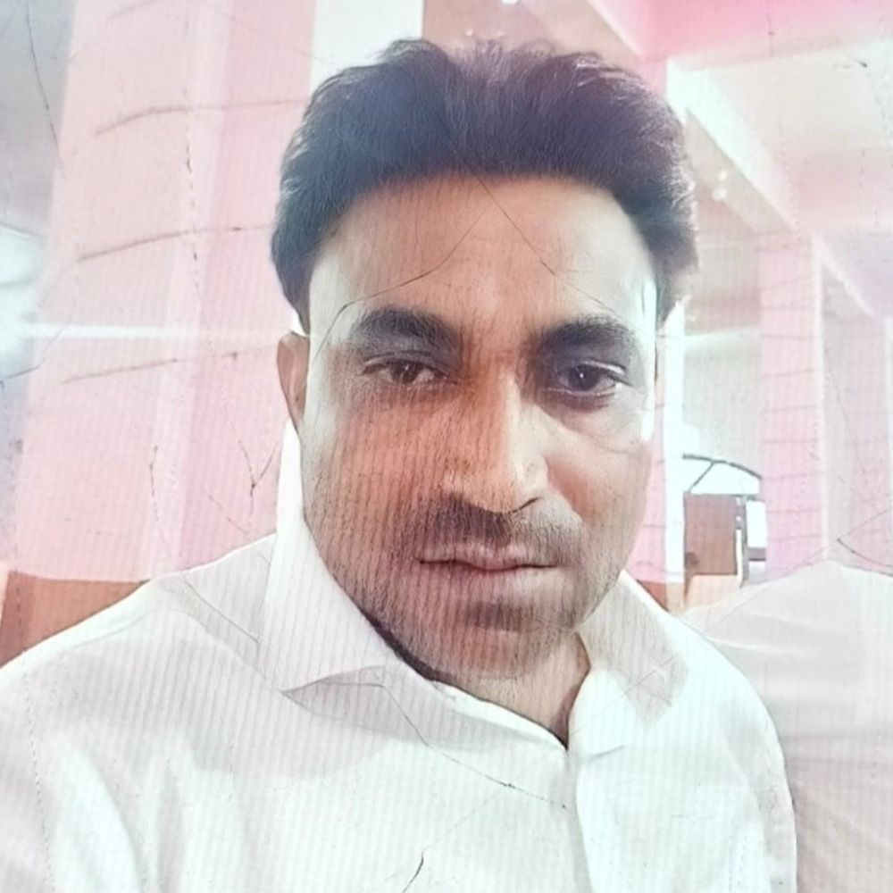 उन्नाव में अज्ञात वाहन की टक्कर से प्रधान की मौत:तेज टक्कर से सड़क पर उछलकर गिरे, डायल 112 ने पहुंचाया अस्पताल