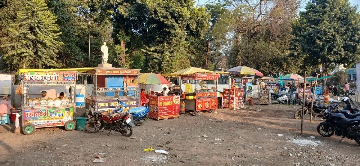 अतिक्रमण हटाकर चौड़ी सडक़ का निर्माण करना भूली नगरपालिका