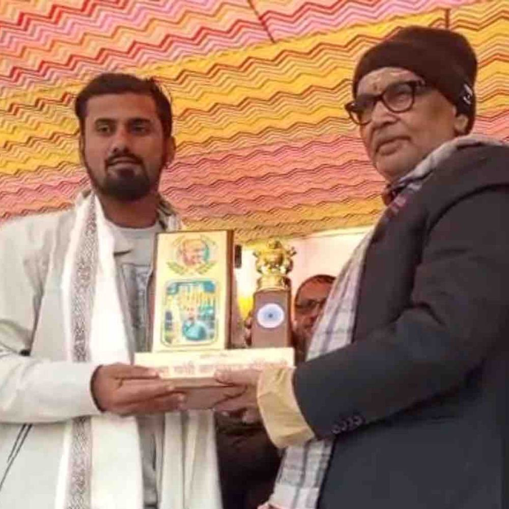 सांसद राधामोहन सिंह ने चंपारण चैंपियन टूर्नामेंट का किया समापन:मोतिहारी में सकीबुल गनी, कनौजिया का अंगवस्त्र और स्मृति चिन्ह देकर सम्मान