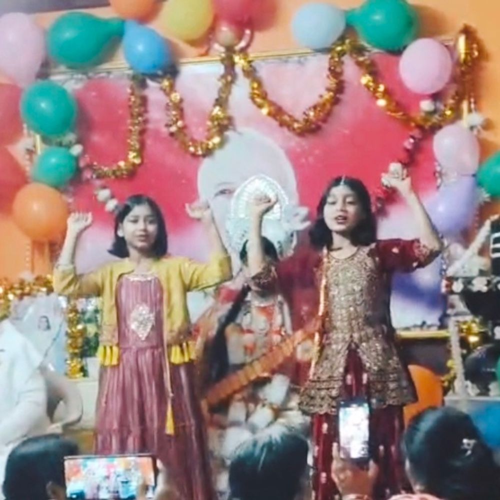 ब्रह्माकुमारी विश्वविद्यालय में मनाई गई सरस्वती पूजा:शेखपुरा में बच्चों ने भक्ति नृत्य और चैतन्य झांकी की प्रस्तुत