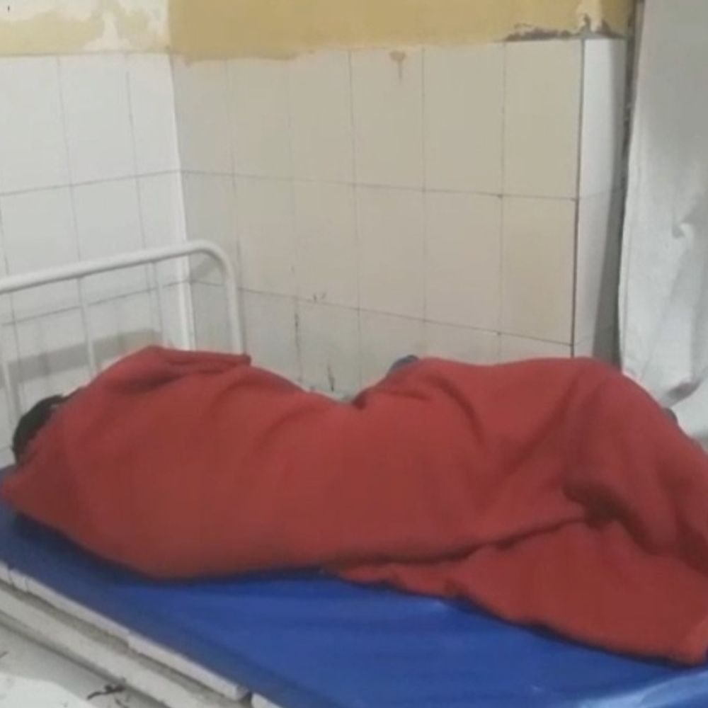 बदायूं में अज्ञात वाहन की टक्कर:बाइक सवार युवक की मौत, एक घायल, शिनाख्त की कोशिश जारी