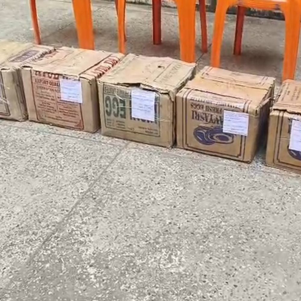 चतरा में अवैध मिनी शराब फैक्ट्री का भंडाफोड़:इटखोरी पुलिस ने 6 आरोपियों को गिरफ्तार किया, भारी मात्रा में नकली शराब बरामद