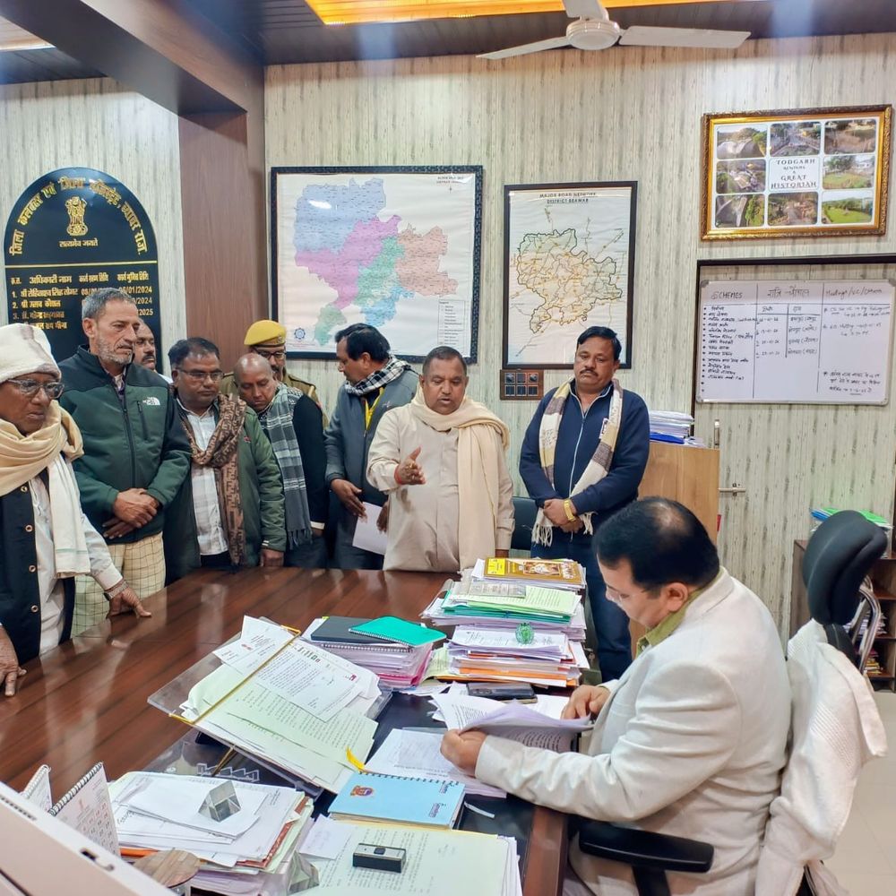 नियम विरुद्ध लगे लसाडिया टोल हटाने की मांग:टोल संघर्ष समिति ने कलेक्टर से की मुलाकात, कार्रवाई न होने पर आंदोलन की चेतावनी